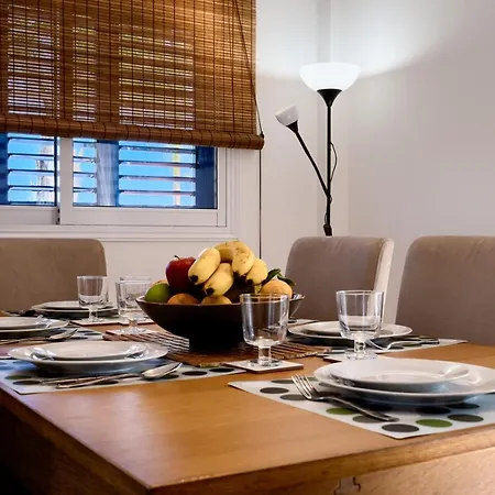 Walk To The Beach - - 4 Bedroom With Pool 别墅
