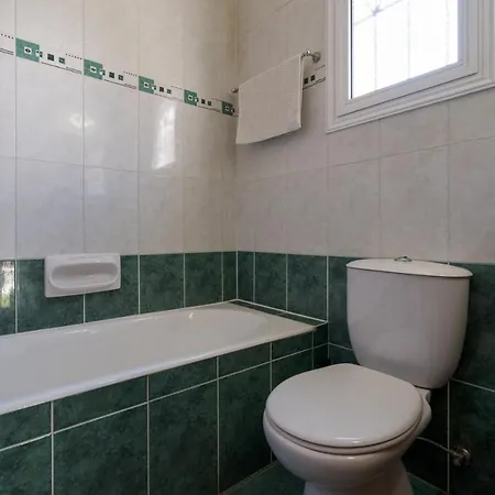 Villa Walk To The Beach - - 4 Bedroom With Pool Protaras