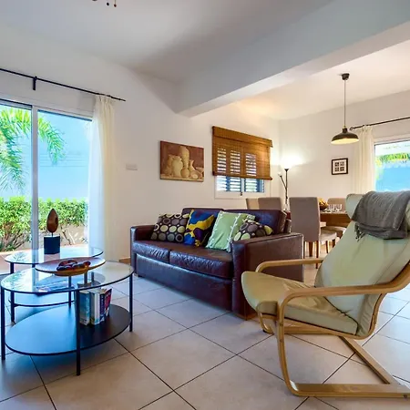 Villa Walk To The Beach - - 4 Bedroom With Pool