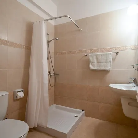 Walk To The Beach - - 4 Bedroom With Pool *