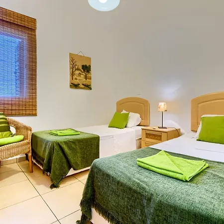 Walk To The Beach - - 4 Bedroom With Pool